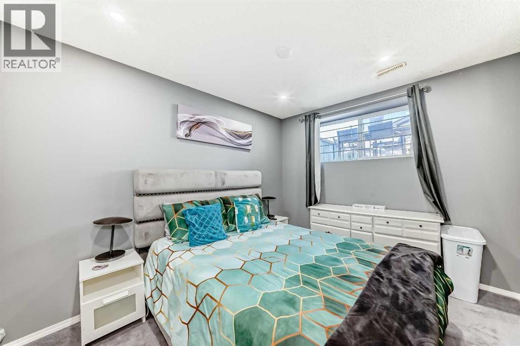 Single Family House 4 Level for Sale in  Taravista Crescent NE Taradale Calgary 