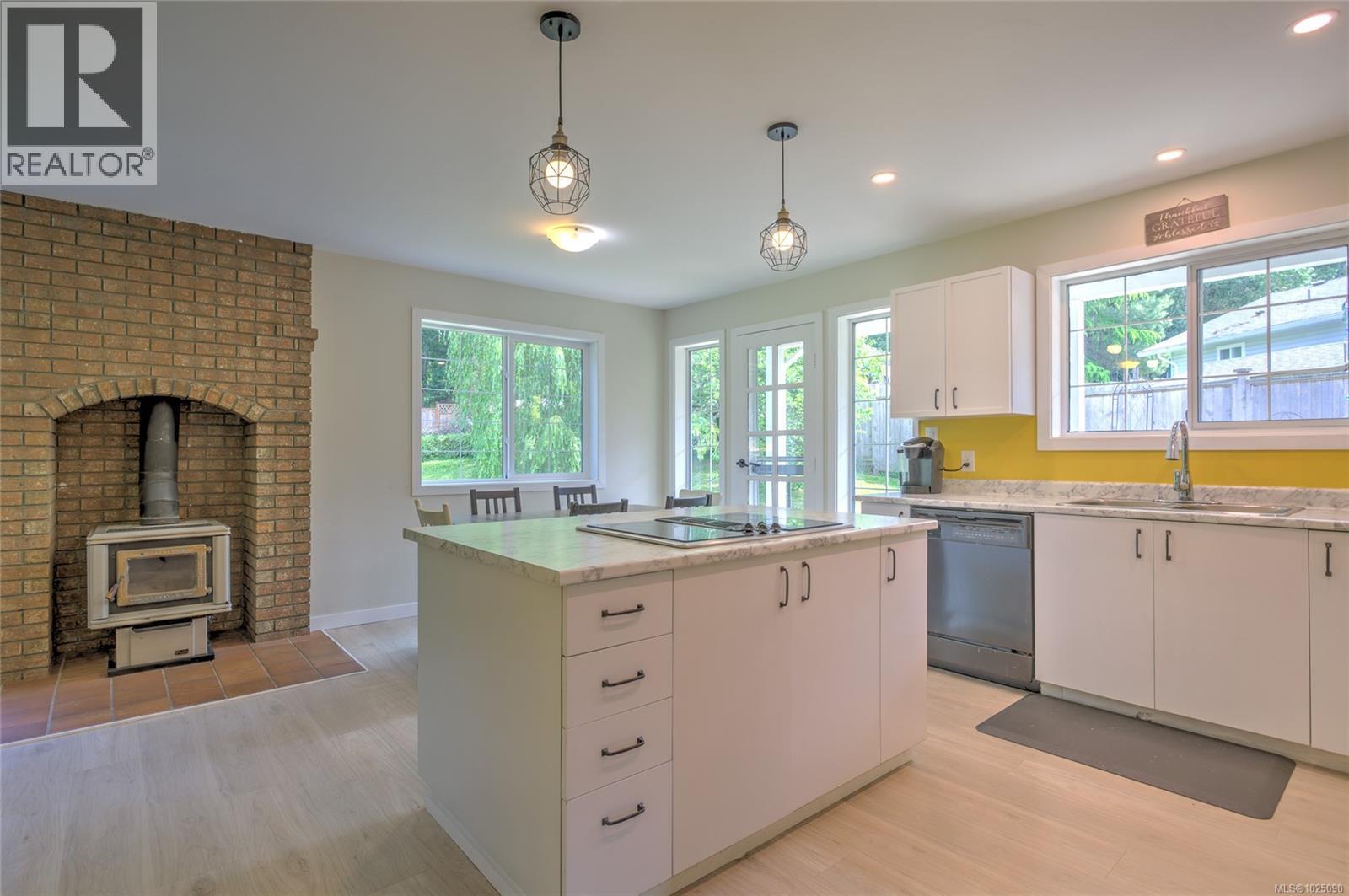 6431 Abbey Rd, Duncan