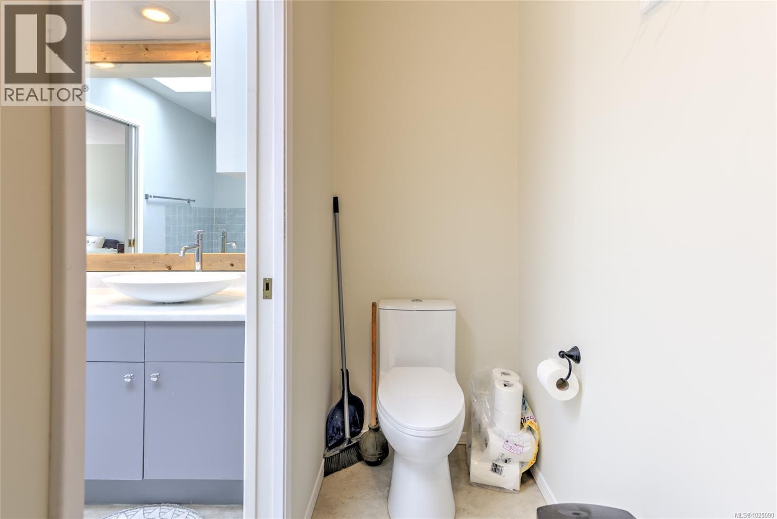 6431 Abbey Rd, Duncan