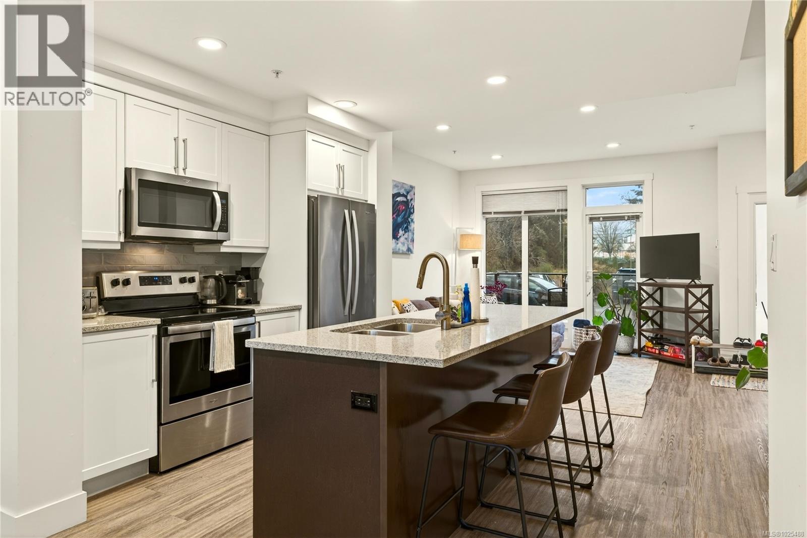 106 308 Hillcrest Ave, Nanaimo