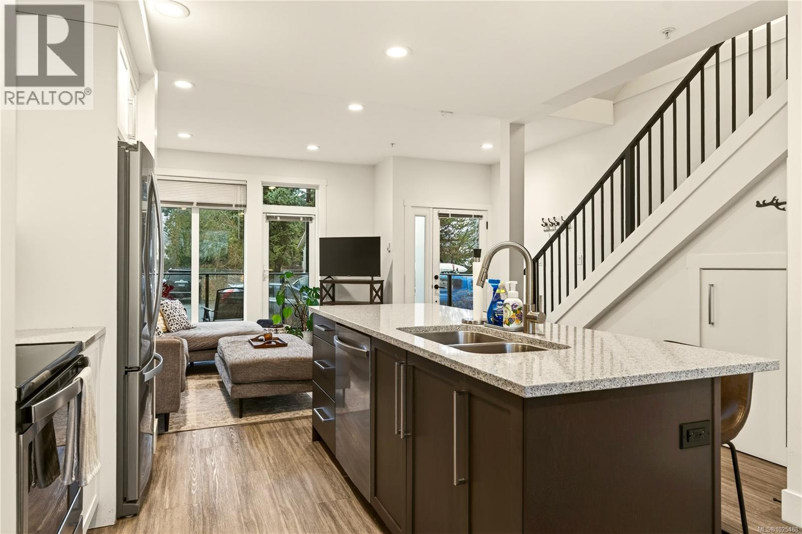 106 308 Hillcrest Ave, Nanaimo