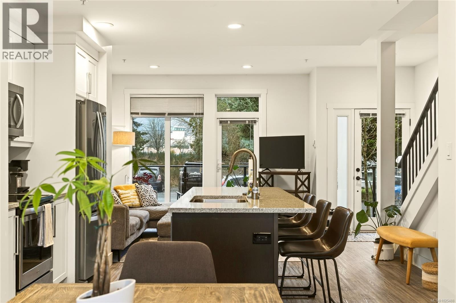 106 308 Hillcrest Ave, Nanaimo