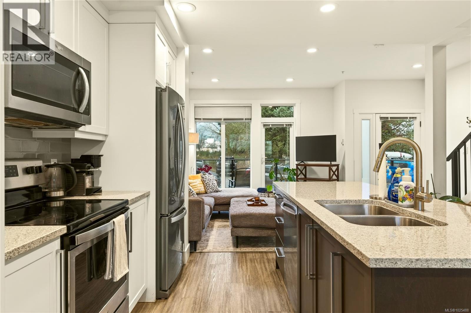 106 308 Hillcrest Ave, Nanaimo