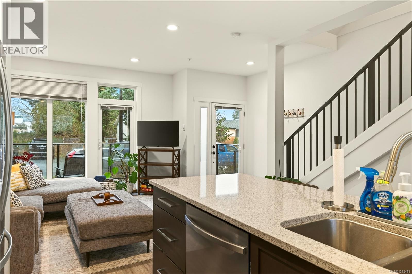 106 308 Hillcrest Ave, Nanaimo