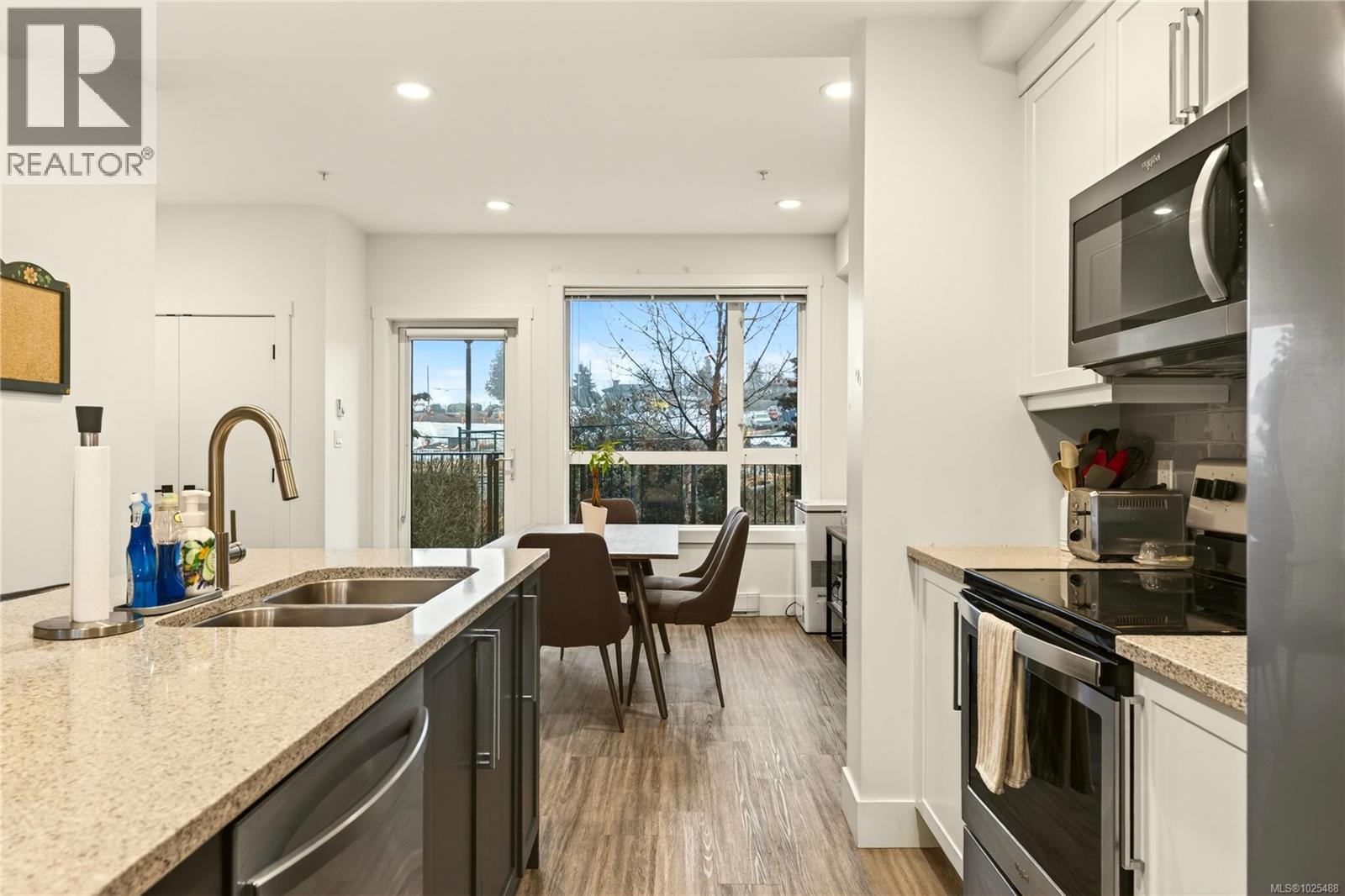 106 308 Hillcrest Ave, Nanaimo