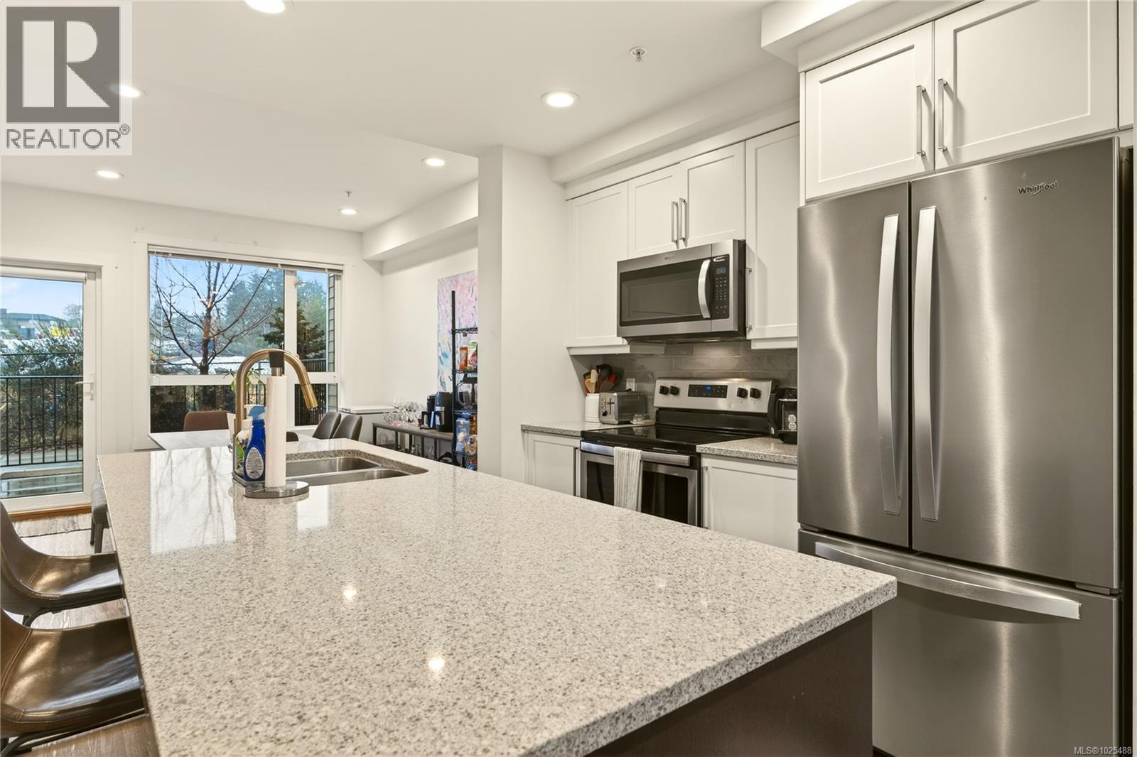 106 308 Hillcrest Ave, Nanaimo