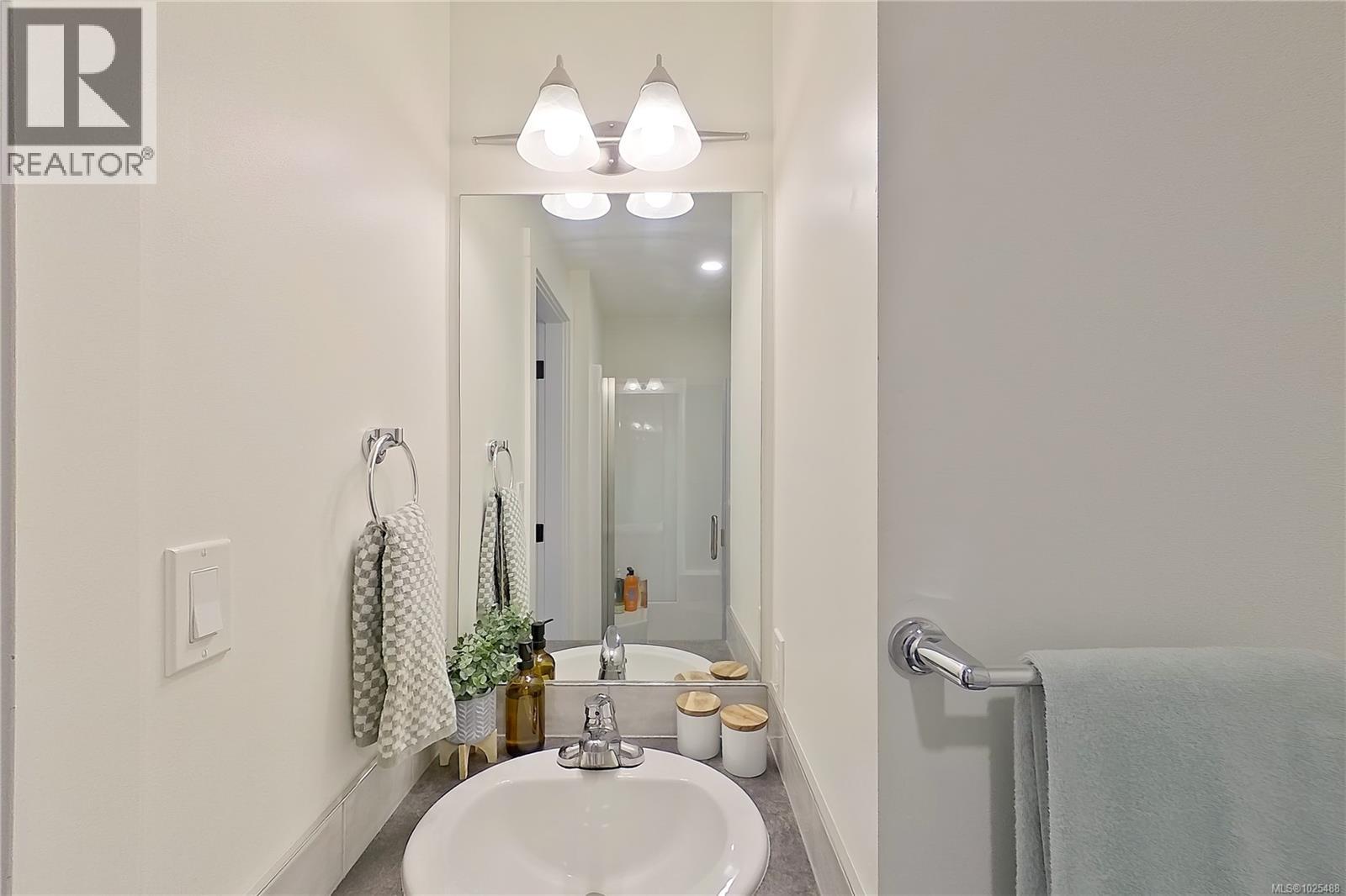 106 308 Hillcrest Ave, Nanaimo