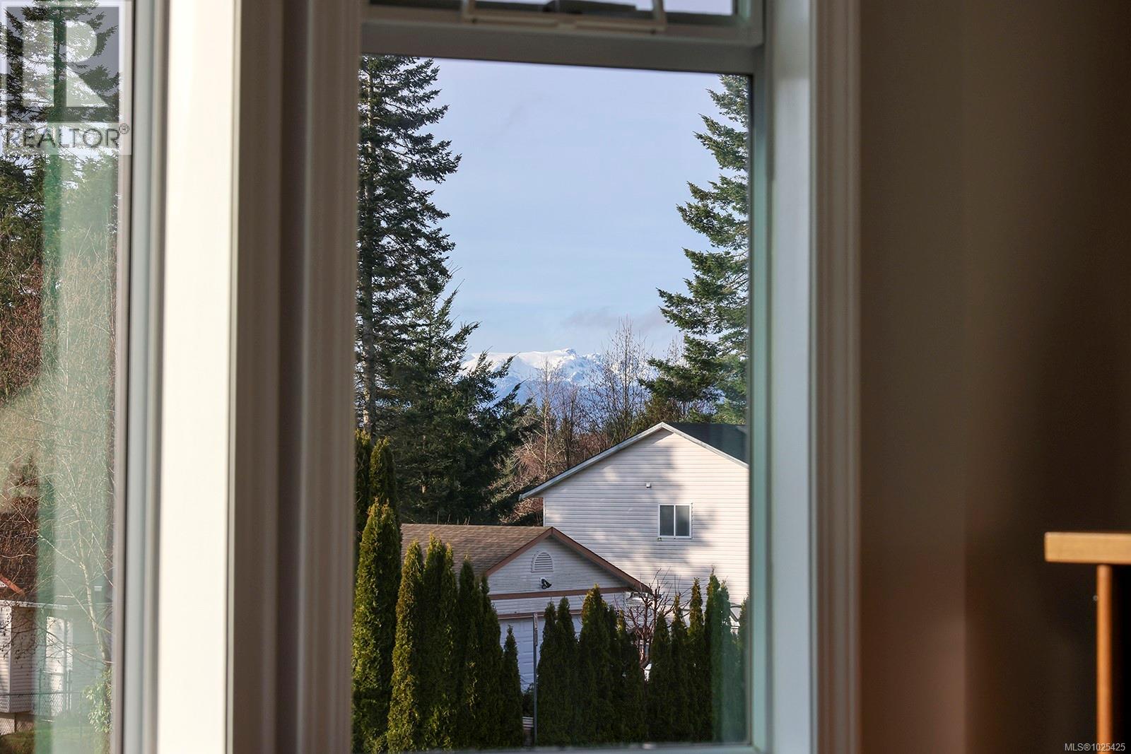 2392 Valley View Dr, Courtenay