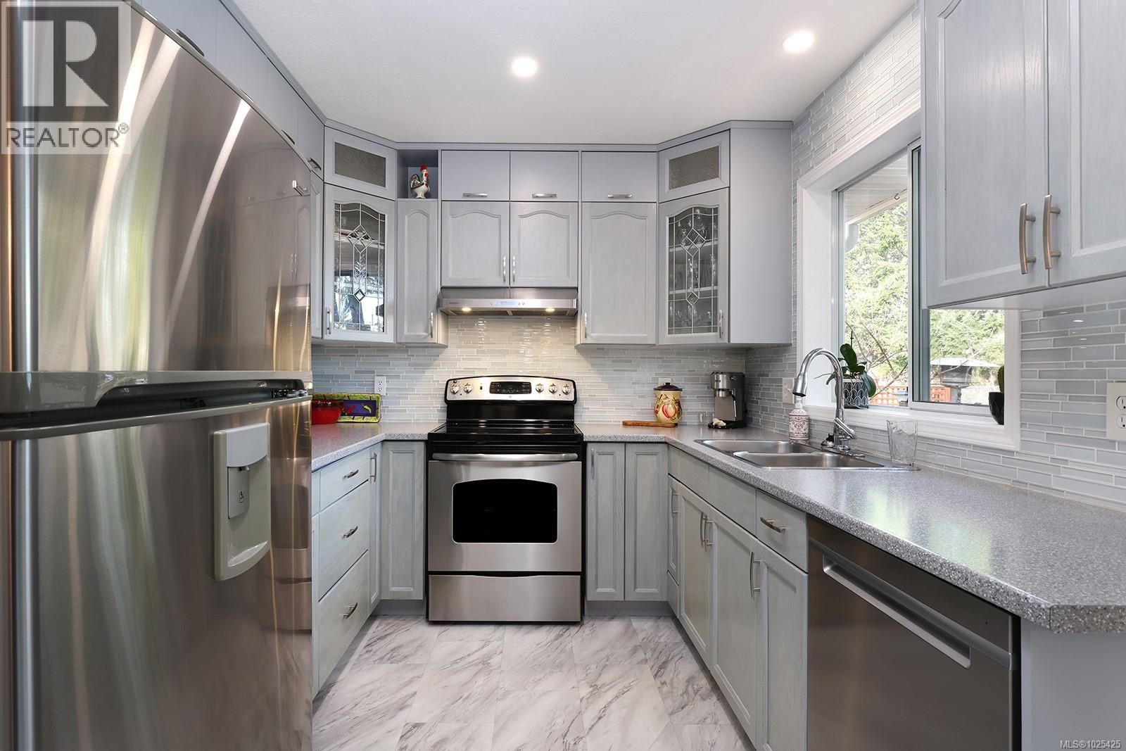 2392 Valley View Dr, Courtenay