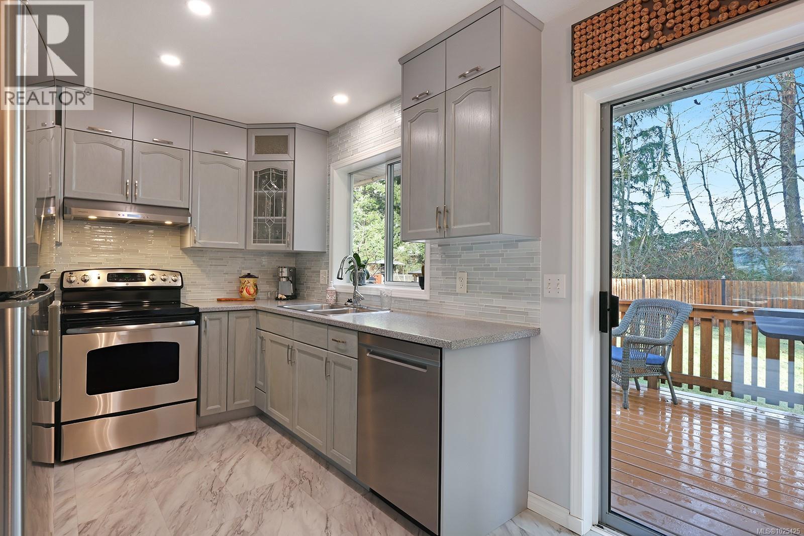 2392 Valley View Dr, Courtenay