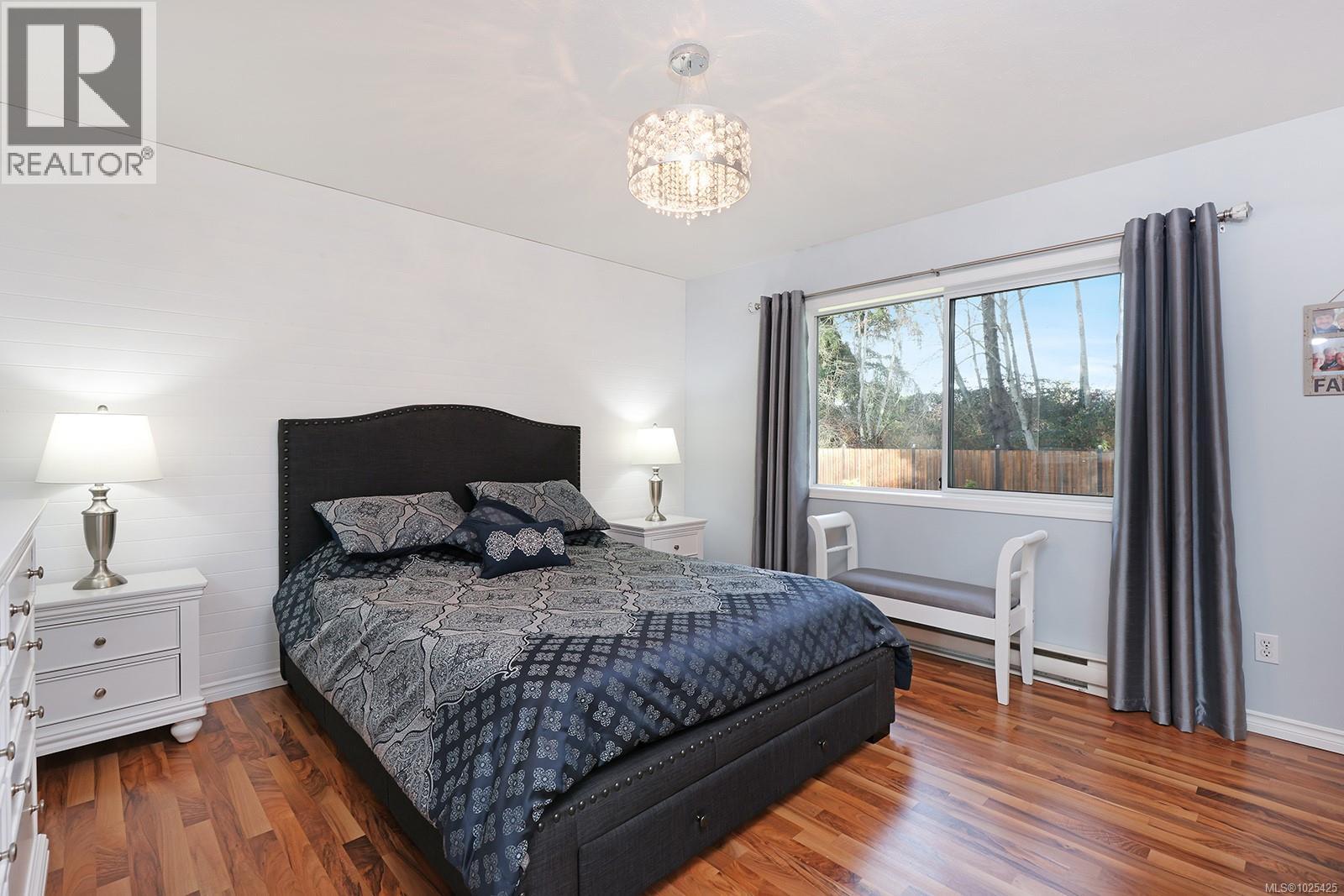 2392 Valley View Dr, Courtenay