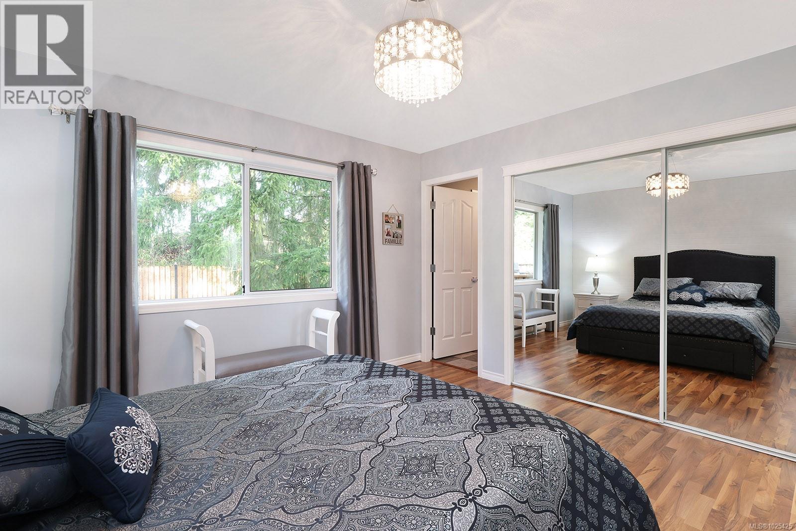 2392 Valley View Dr, Courtenay