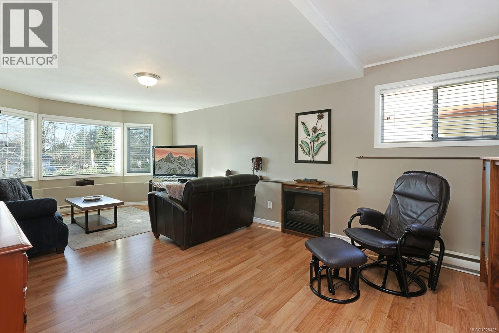 2392 Valley View Dr, Courtenay