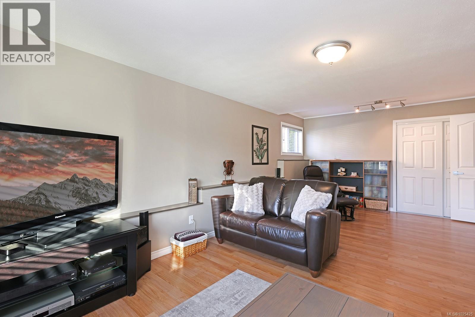 2392 Valley View Dr, Courtenay