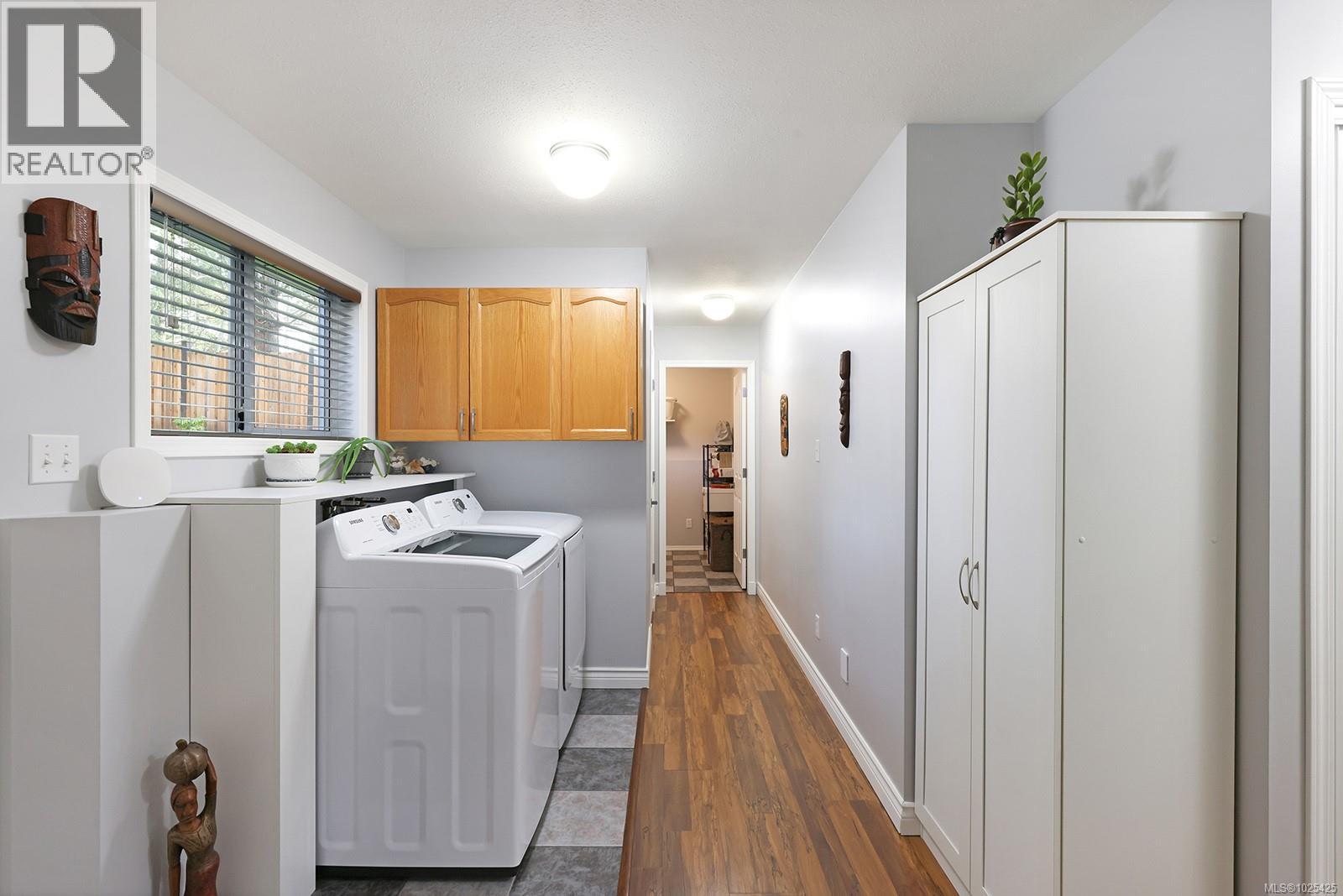 2392 Valley View Dr, Courtenay