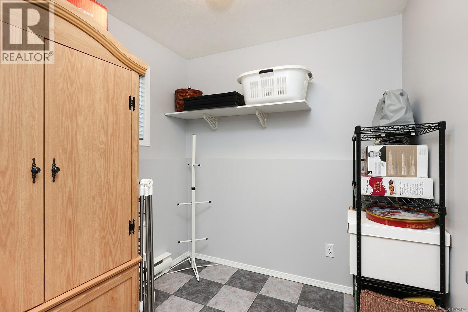 2392 Valley View Dr, Courtenay