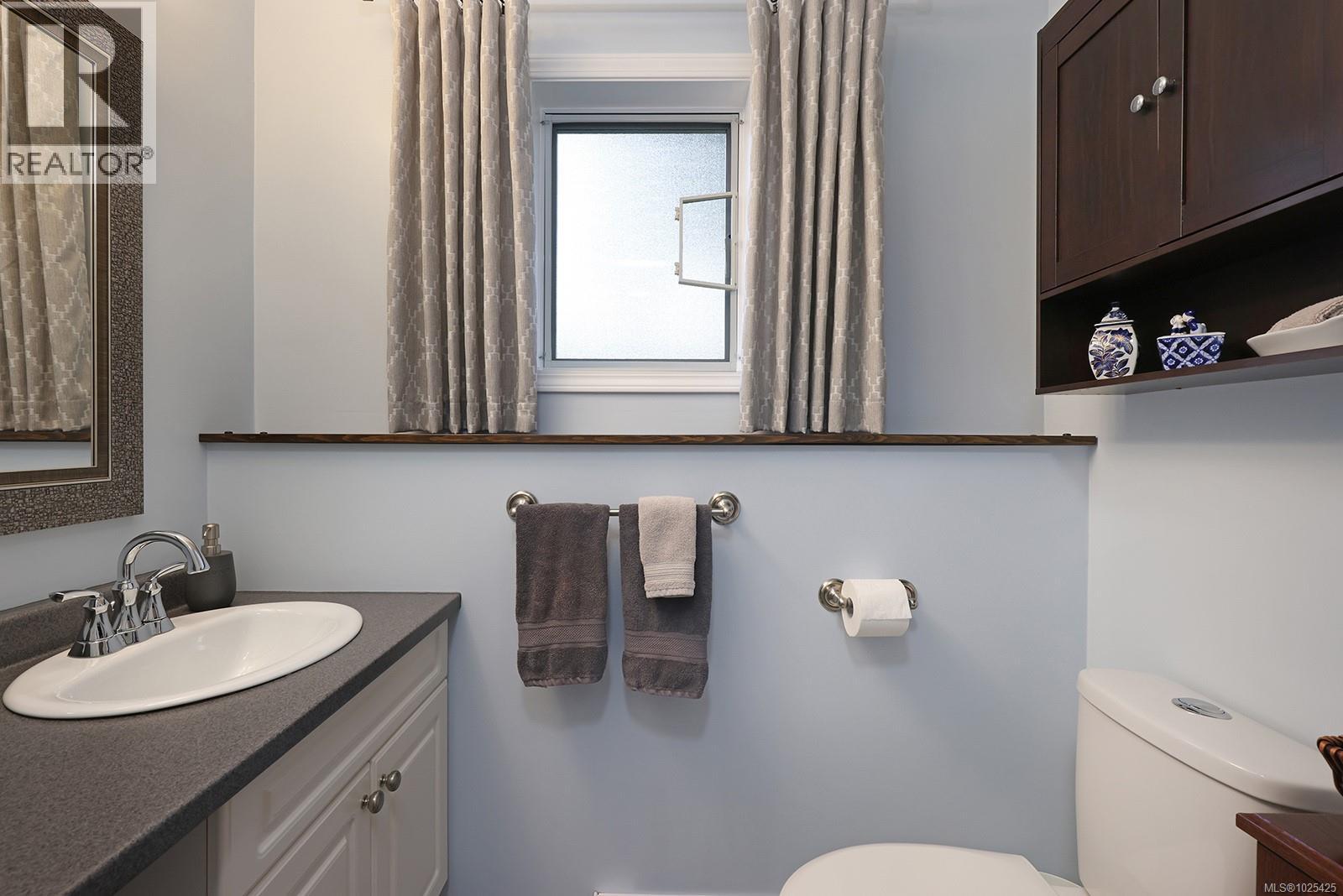 2392 Valley View Dr, Courtenay