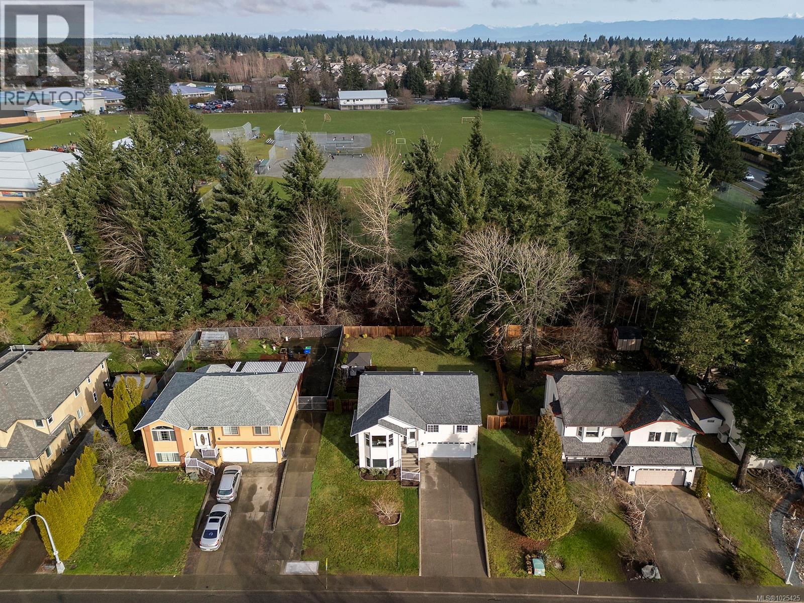 2392 Valley View Dr, Courtenay