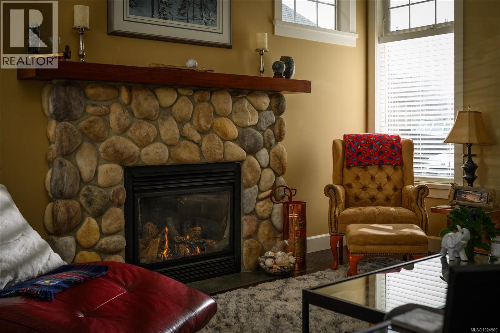 6638 KESTREL CRES - 10