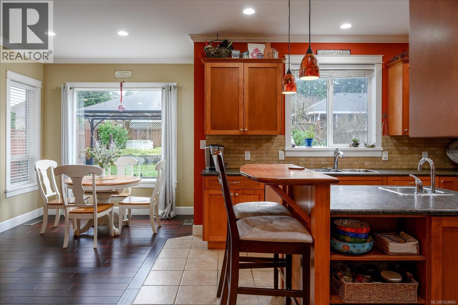 6638 KESTREL CRES - 13