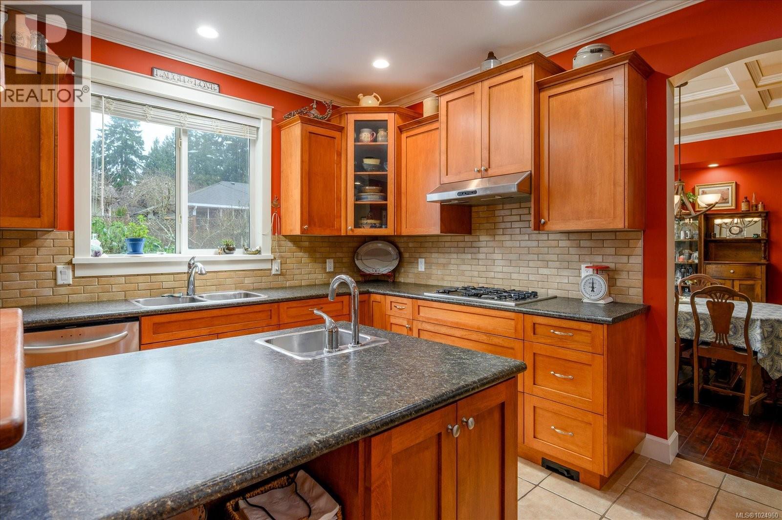 6638 KESTREL CRES - 15