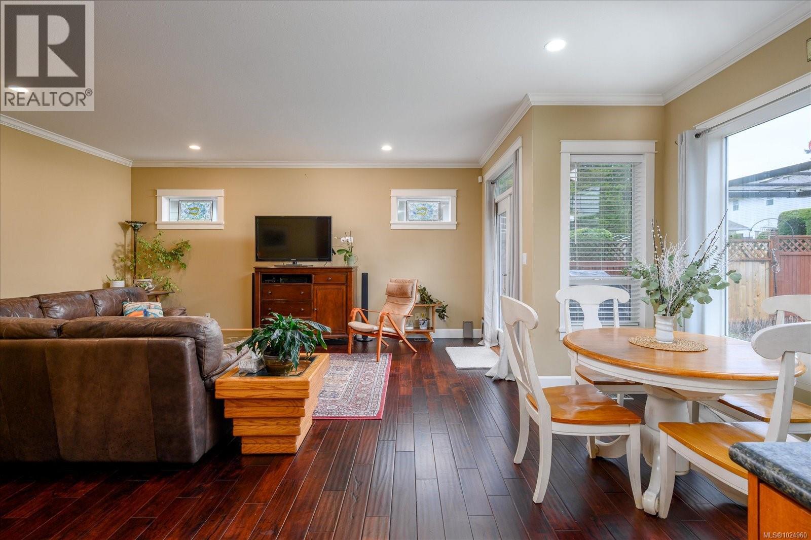 6638 KESTREL CRES - 18