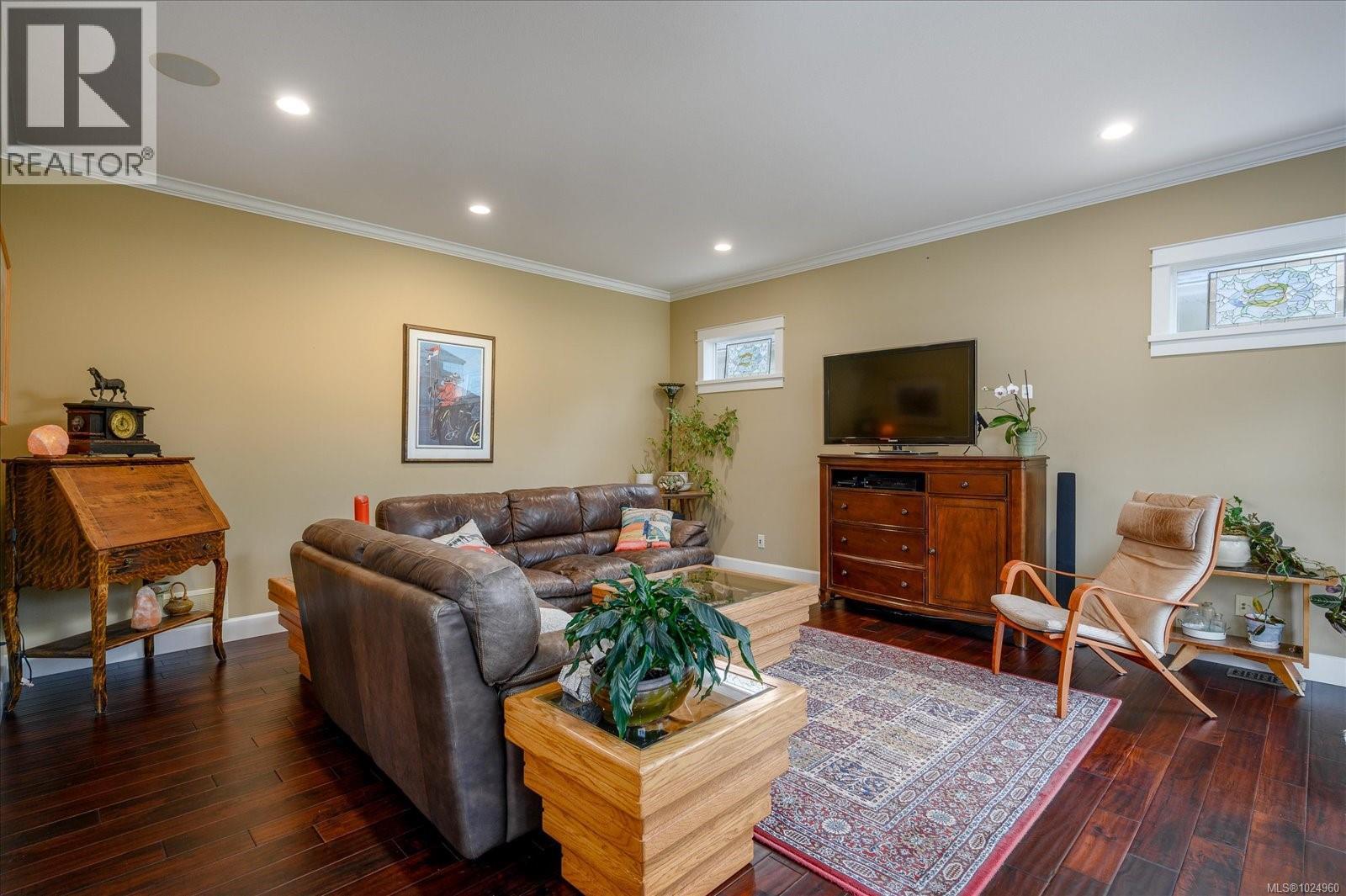 6638 KESTREL CRES - 20