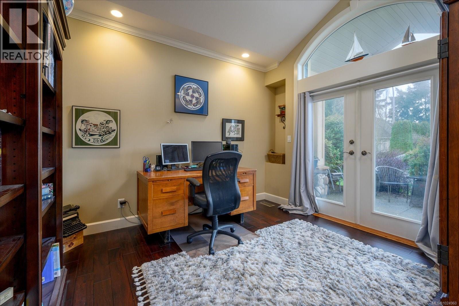 6638 KESTREL CRES - 24