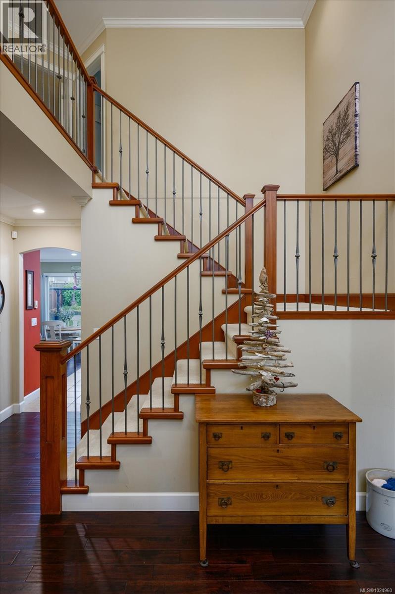 6638 KESTREL CRES - 28