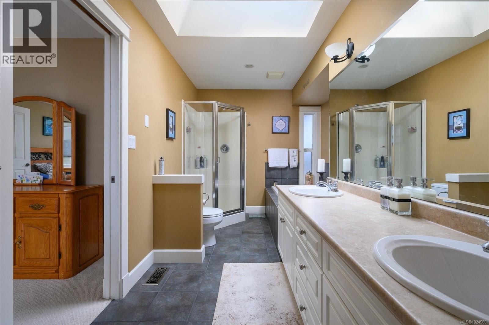 6638 KESTREL CRES - 34