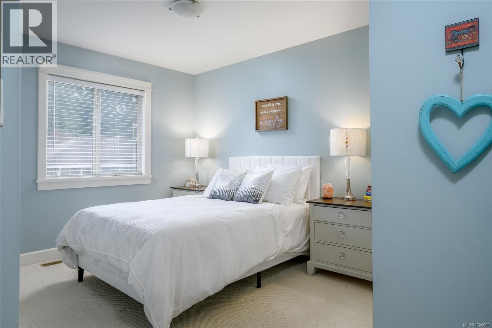 6638 KESTREL CRES - 37