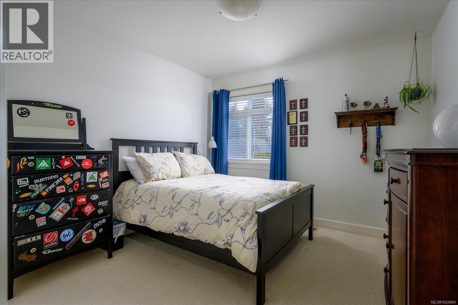 6638 KESTREL CRES - 38