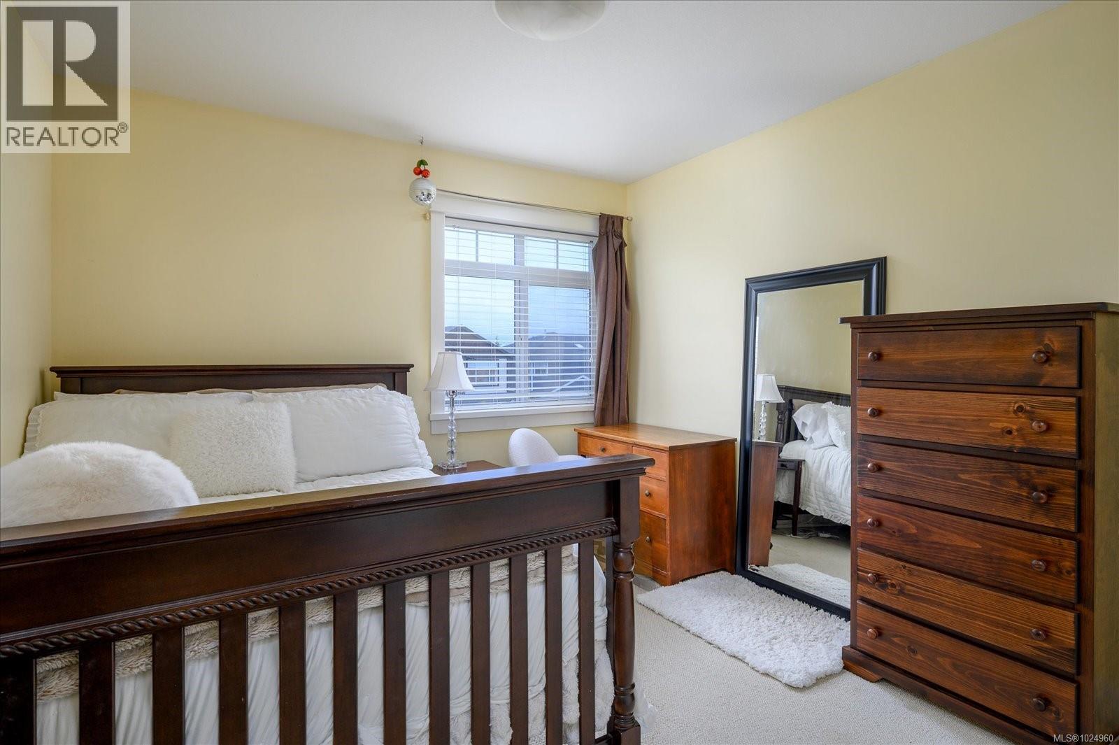 6638 KESTREL CRES - 39