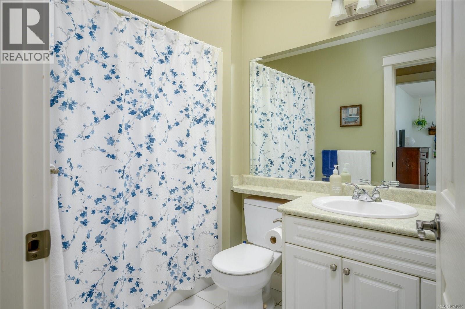 6638 KESTREL CRES - 40