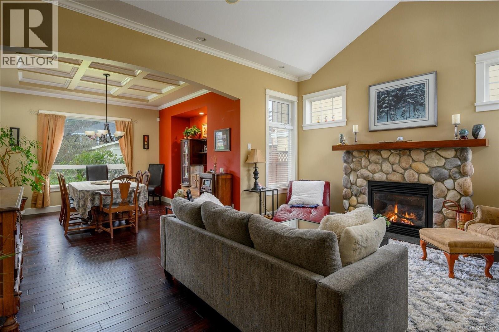 6638 KESTREL CRES - 9