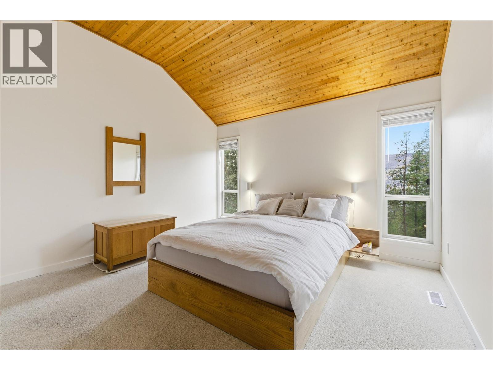 324 Clifton Road N, Kelowna