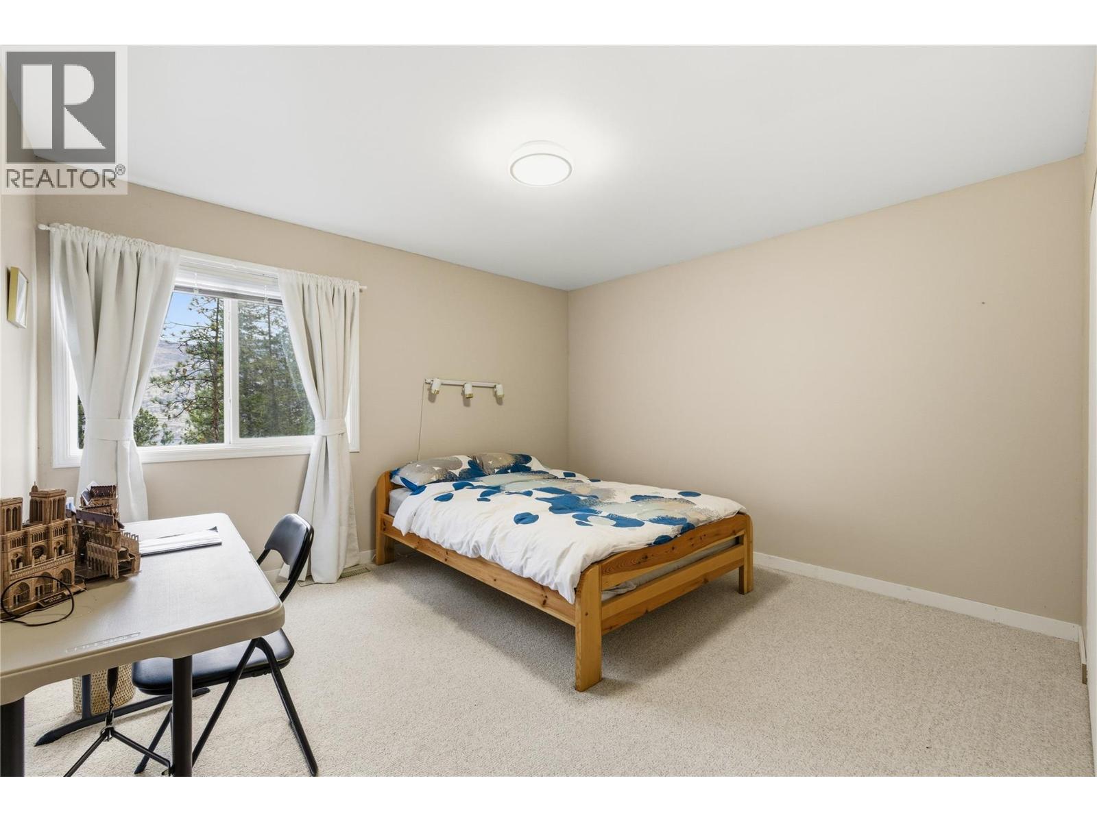 324 Clifton Road N, Kelowna