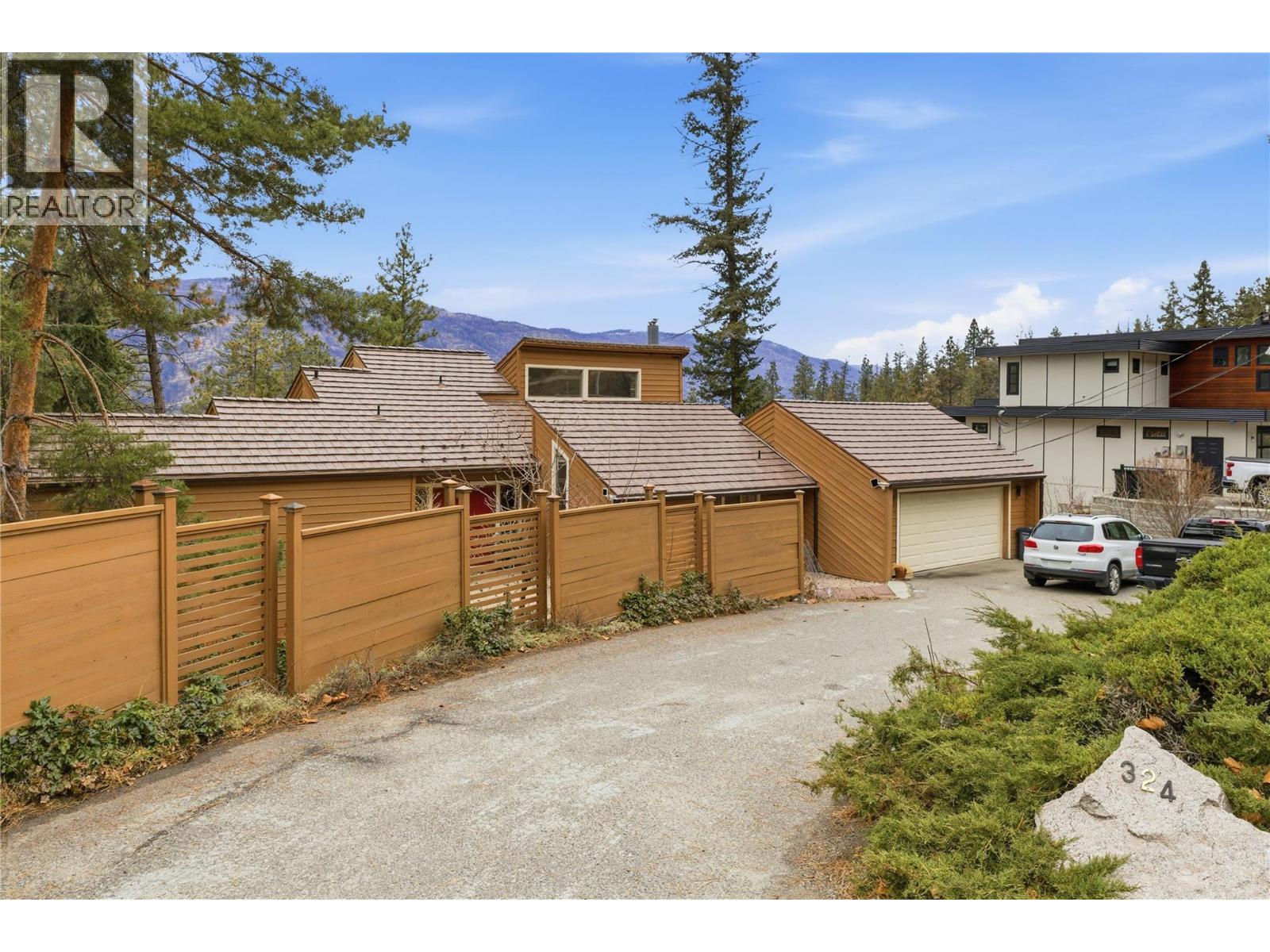 324 Clifton Road N, Kelowna