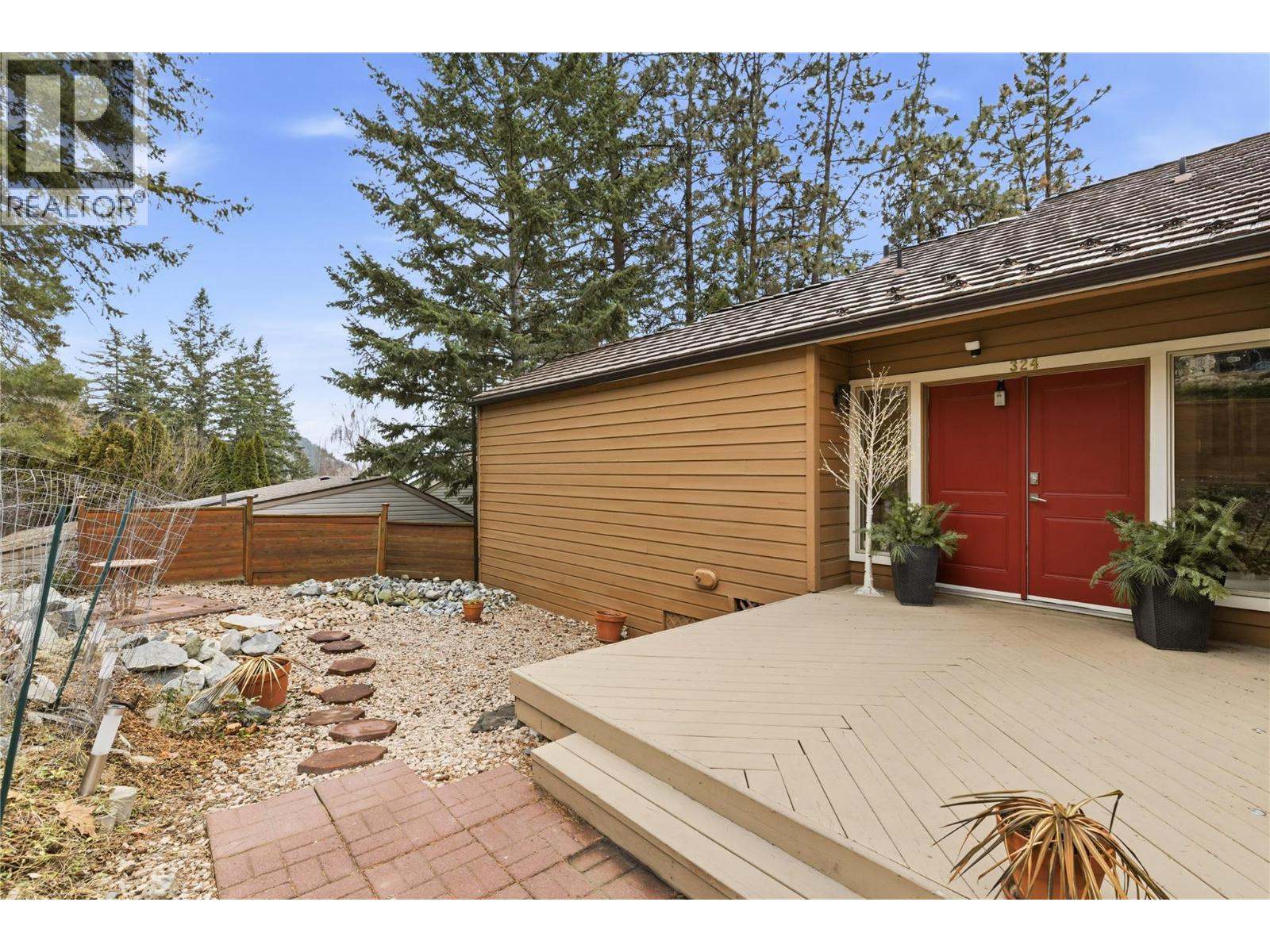 324 Clifton Road N, Kelowna