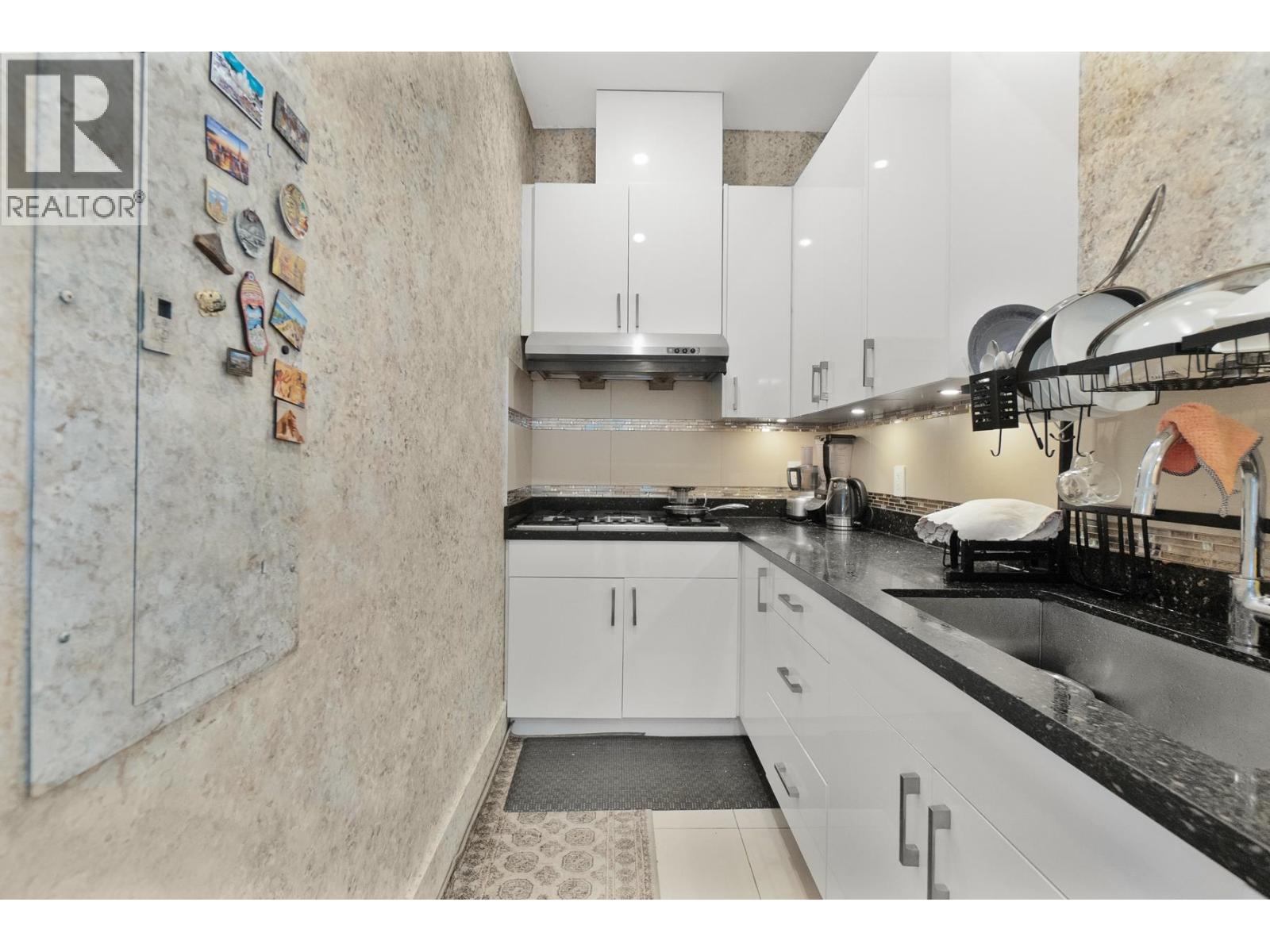 512 W 23RD STREET, North Vancouver