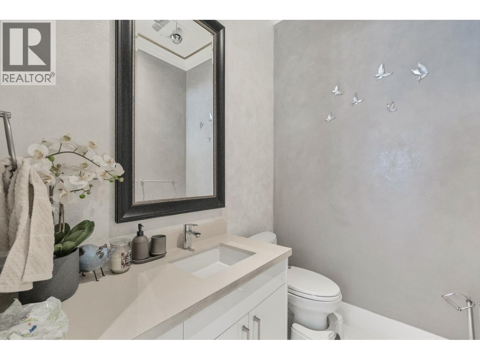 512 W 23RD STREET, North Vancouver