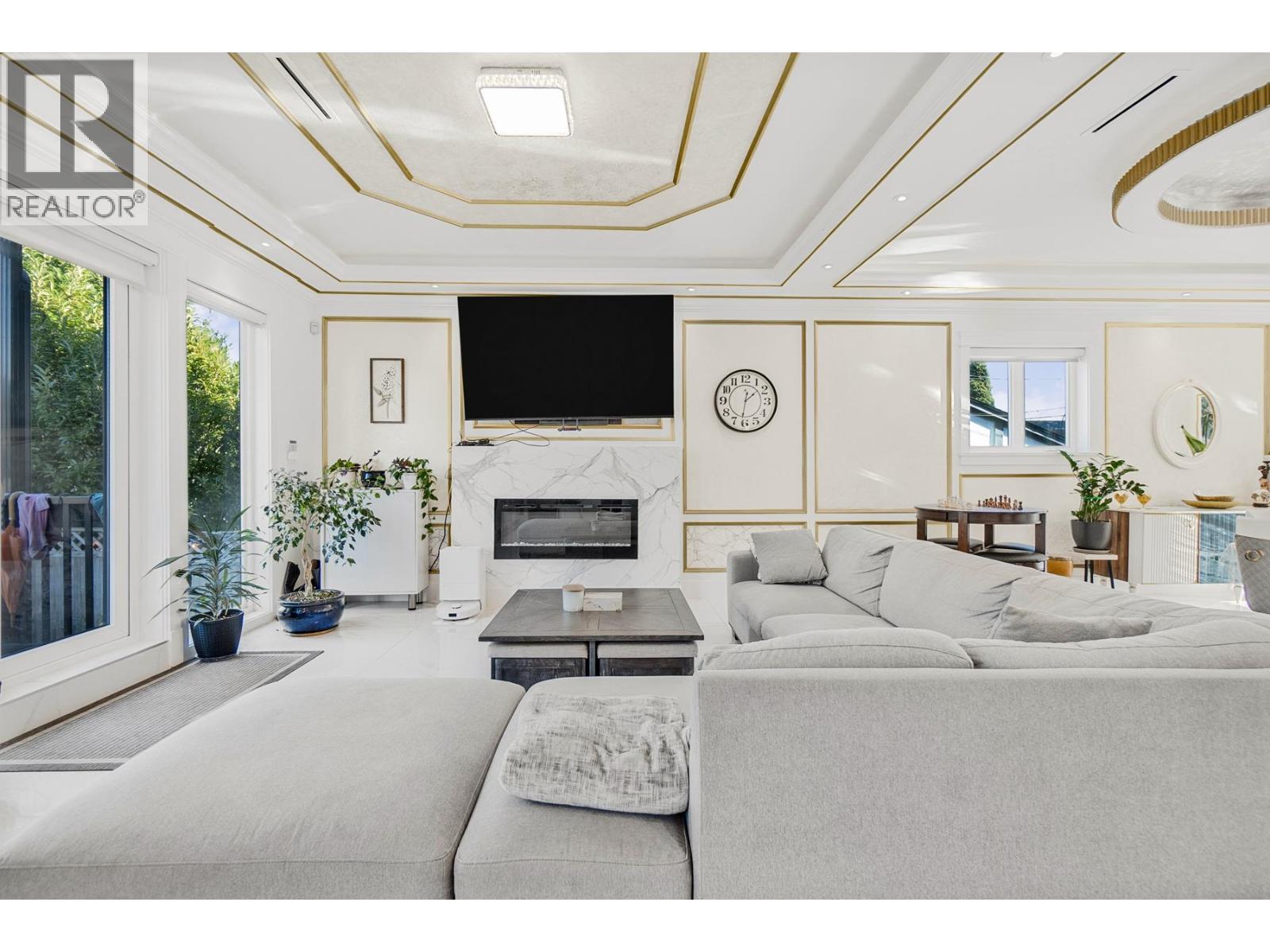 512 W 23RD STREET, North Vancouver