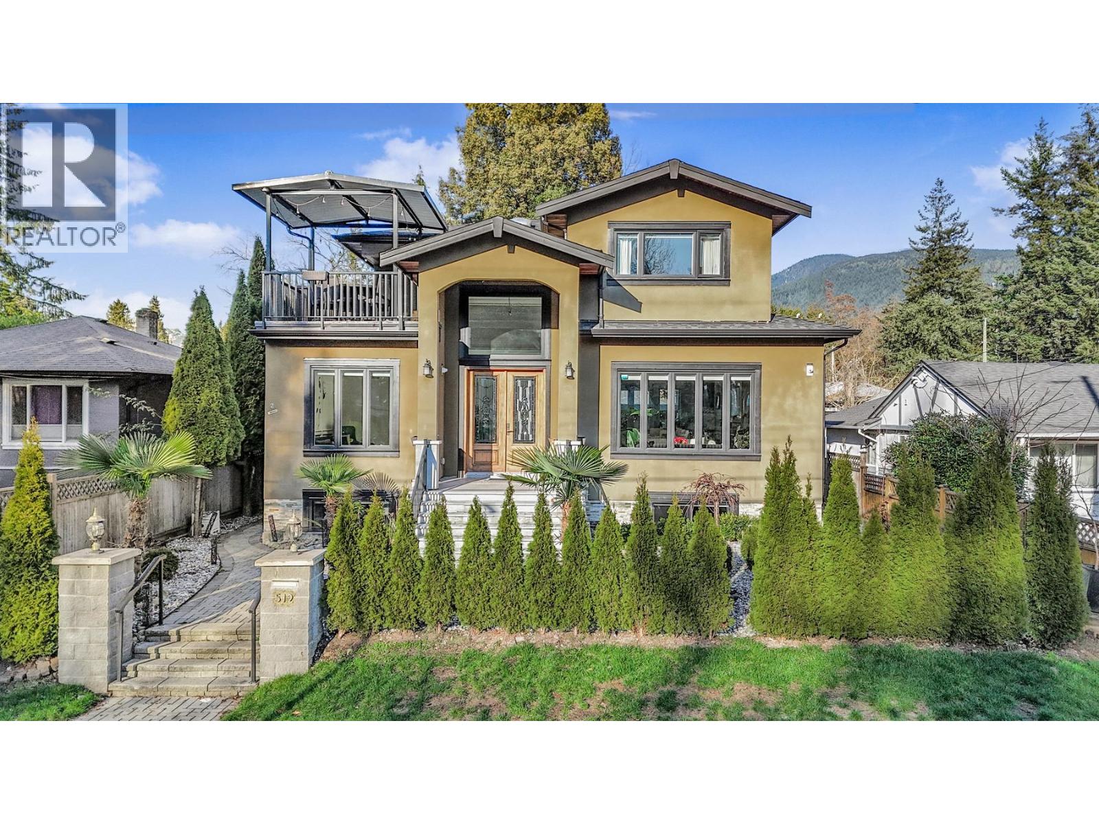 512 W 23RD STREET, North Vancouver