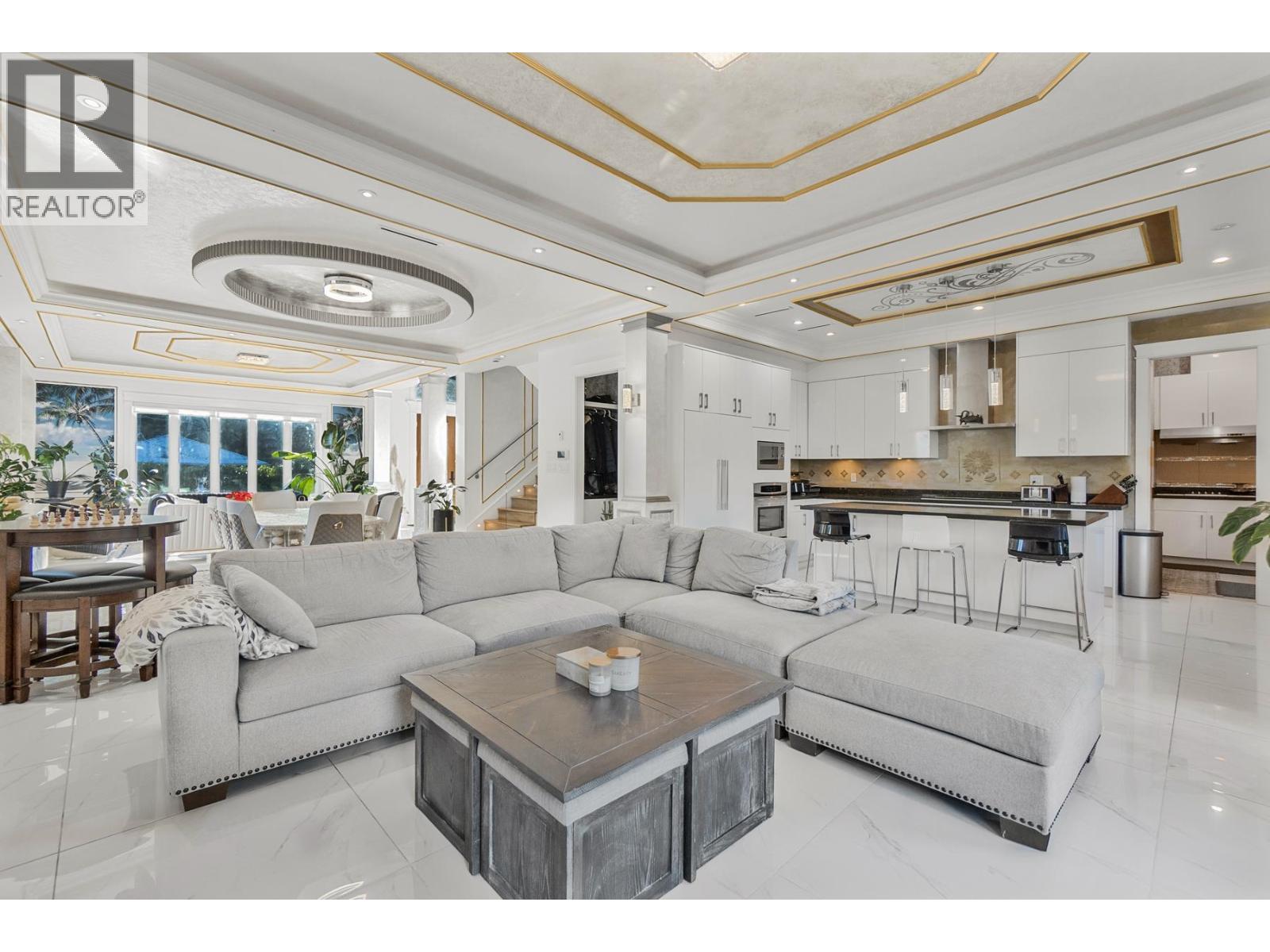 512 W 23RD STREET, North Vancouver