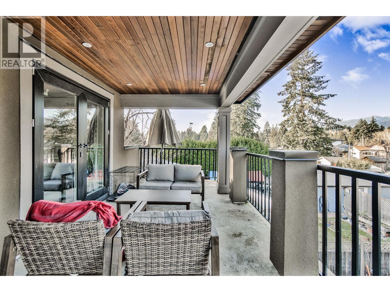 512 W 23RD STREET, North Vancouver