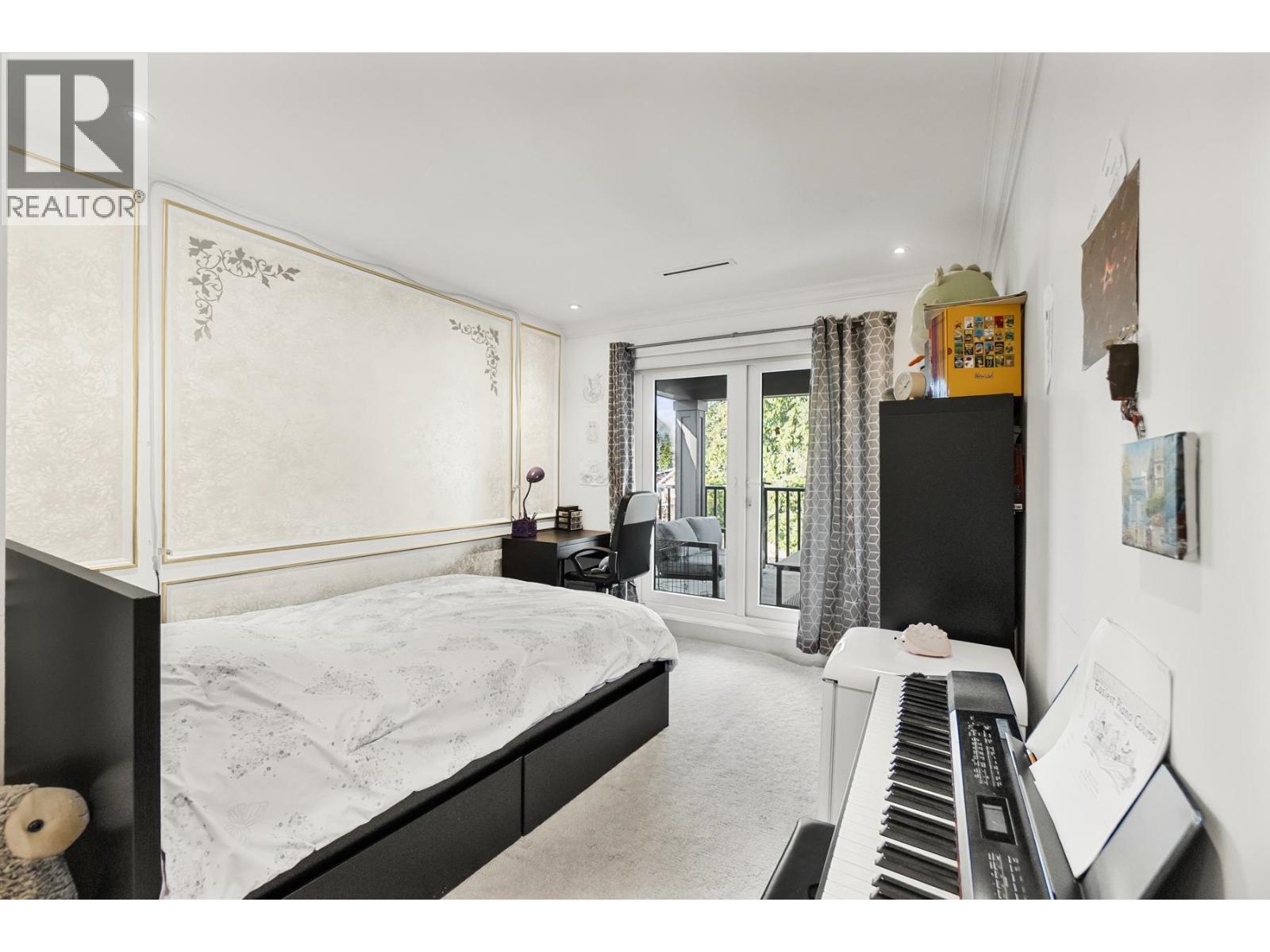 512 W 23RD STREET, North Vancouver