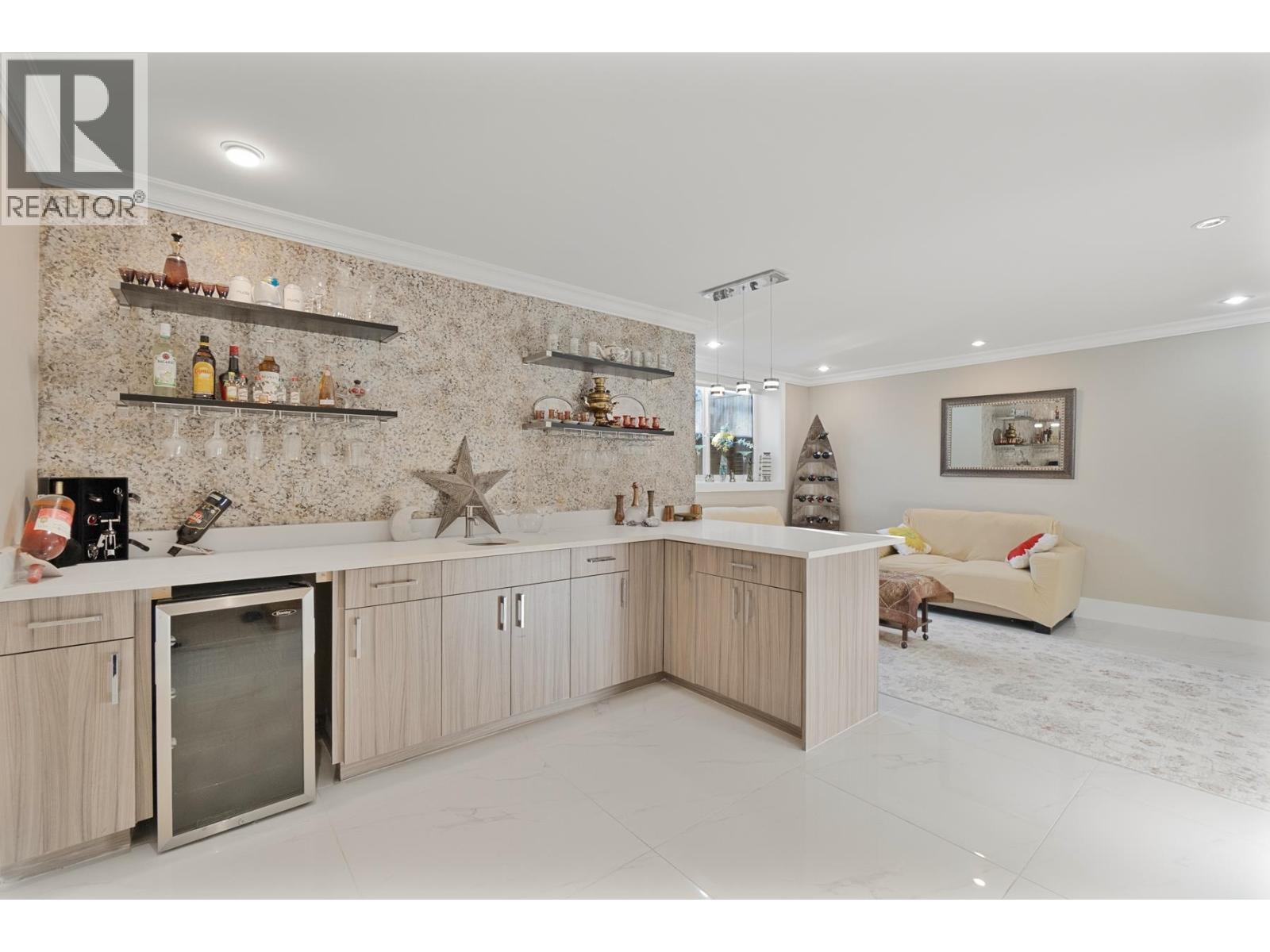 512 W 23RD STREET, North Vancouver