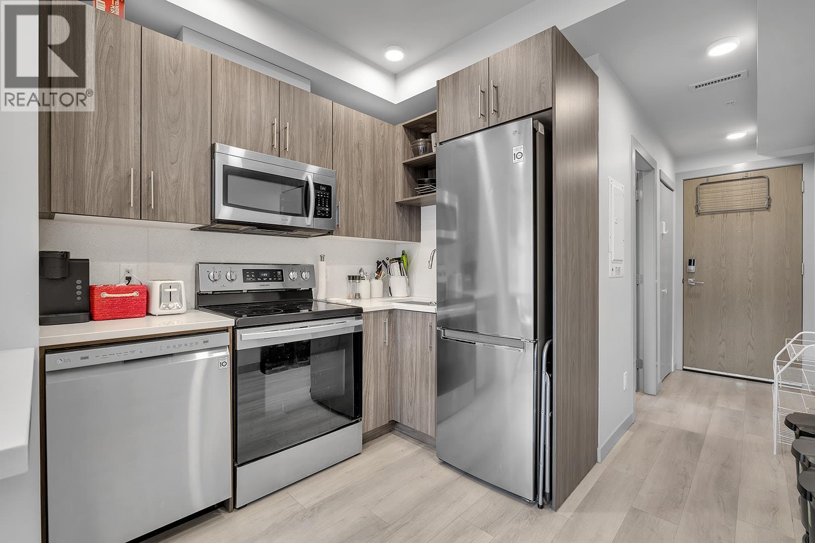 327 345 Dougall Road North, Kelowna