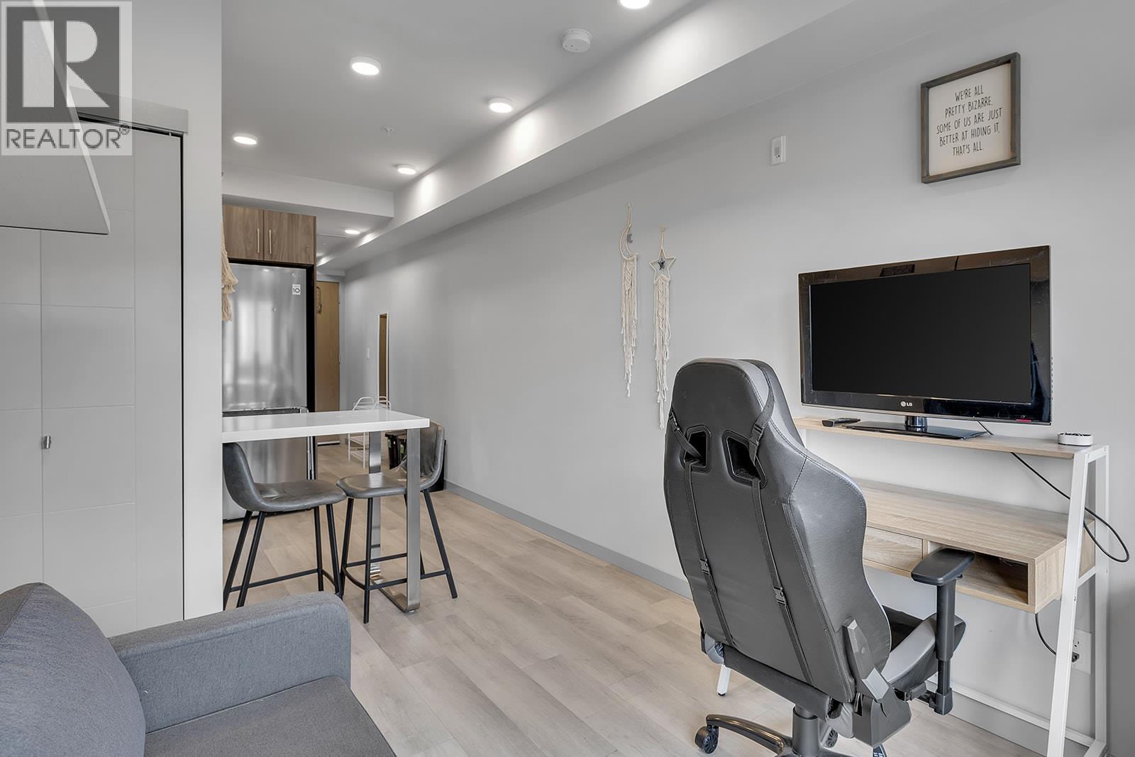 #327 345 Dougall Road N - 14