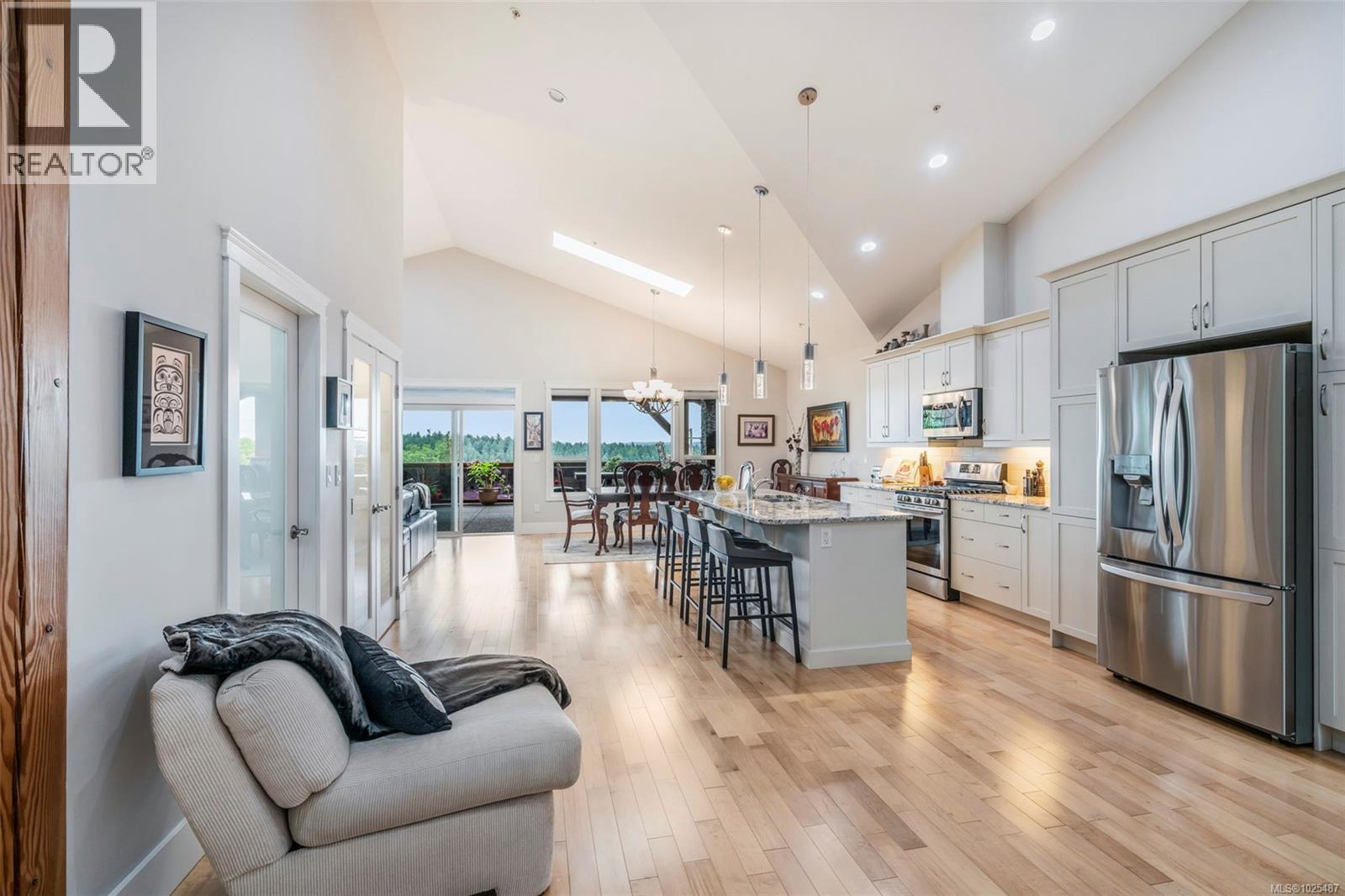 202 679 Terminal Ave, Nanaimo